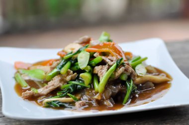 sebze çorbası, kızarmış şehriye çorbası.