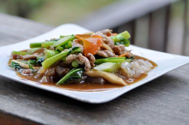 sebze çorbası, kızarmış şehriye çorbası.