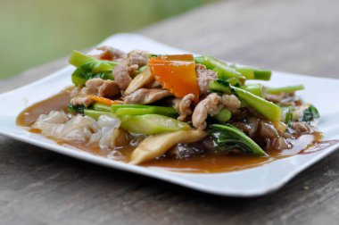 sebze çorbası, kızarmış şehriye çorbası.