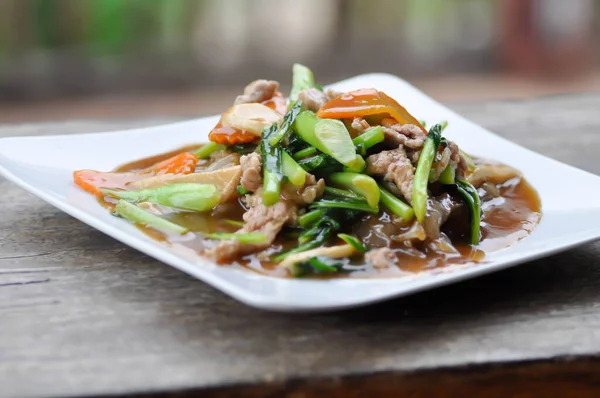 sebze çorbası, kızarmış şehriye çorbası.