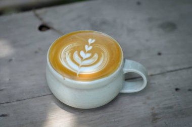 Kahve, sıcak kahve ya da masada kahve.