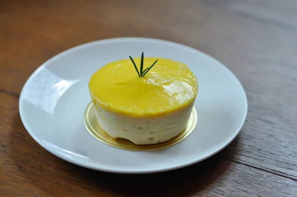 レモンチーズケーキかレモンチーズパイレモンチーズタルト — ストック写真