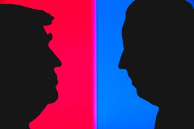 NEW YORK, ABD, 17 Haziran 2020: Cumhuriyetçi aday Donald Trump ve demokratik aday Joe Biden 'ın silueti. 2020 Birleşik Devletler başkanlık seçimi. ABD oylaması, 3 Kasım 2020 için konsept fotoğraf