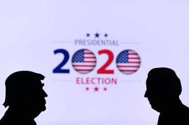 NEW YORK, ABD, 17 Haziran 2020: Cumhuriyetçi aday Donald Trump ve demokratik aday Joe Biden 'ın silueti. 2020 Birleşik Devletler başkanlık seçimi. ABD oylaması, 3 Kasım 2020 için konsept fotoğraf
