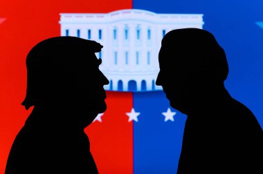 NEW YORK, ABD, 17 Haziran 2020: Cumhuriyetçi aday Donald Trump ve demokratik aday Joe Biden 'ın silueti. 2020 Birleşik Devletler başkanlık seçimi. ABD oylaması, 3 Kasım 2020 için konsept fotoğraf