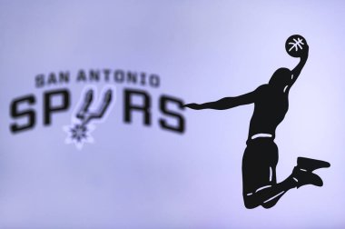 NEW YORK, ABD, 18 Haziran 2020: San Antonio Spurs basketbol kulübü logosu, atlama basketbolcusu silueti, spor fotoğrafı NBA, düzenleme alanı.