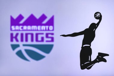 NEW YORK, ABD, 18 Haziran 2020: Sacramento Kings basketbol kulübü logosu, atlama basketbolcusunun silüeti, spor fotoğrafı NBA, düzenleme alanı.