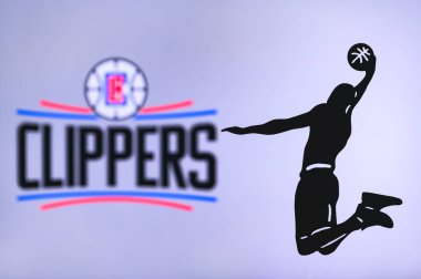 NEW YORK, ABD, 18 Haziran 2020: Los Angeles Clippers basketbol kulübü logosu, atlama basketbolcusu silueti, spor fotoğrafı NBA, düzenleme uzay.