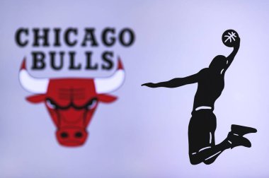 NEW YORK, ABD, 18 Haziran 2020: Chicago Bulls basketbol kulübü logosu, zıplayan basketbolcunun silüeti, spor fotoğrafı NBA, düzenleme alanı.