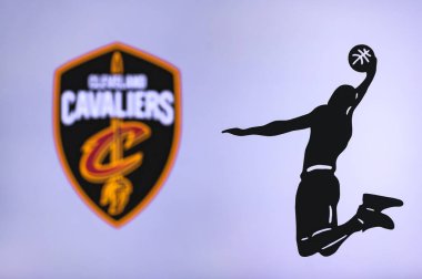 NEW YORK, ABD, 18 Haziran 2020: Cleveland Cavaliers basketbol kulübü logosu, atlama basketbolcusu silueti, spor fotoğrafı NBA, düzenleme alanı.
