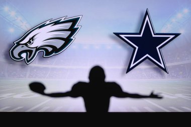 Philadelphia Eagles Dallas Cowboys 'a karşı. NFL oyunu. Amerikan Futbol Ligi maçı. Profesyonel oyuncunun silueti dokunuşu kutluyor. Arkaplanda ekran.