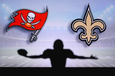 Tampa Bay Buccaneers, New Orleans Saints 'e karşı. NFL oyunu. Amerikan Futbol Ligi maçı. Profesyonel oyuncunun silueti dokunuşu kutluyor. Arkaplanda ekran.