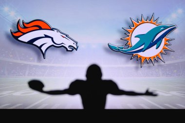 Denver Broncos, Miami Dolphins 'e karşı. NFL oyunu. Amerikan Futbol Ligi maçı. Profesyonel oyuncunun silueti dokunuşu kutluyor. Arkaplanda ekran.