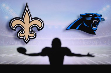 New Orleans Saints, Carolina Panther 'a karşı. NFL oyunu. Amerikan Futbol Ligi maçı. Profesyonel oyuncunun silueti dokunuşu kutluyor. Arkaplanda ekran.