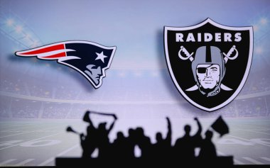 New England Patriots, Las Vegas Raiders 'a karşı. Taraftarlar NFL Game 'i destekliyor. Destekçilerin silueti, arka planda iki rakibi olan büyük ekran.