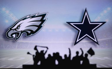 Philadelphia Eagles Dallas Cowboys 'a karşı. Taraftarlar NFL Game 'i destekliyor. Destekçilerin silueti, arka planda iki rakibi olan büyük ekran.