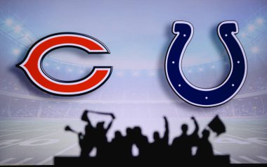 Chicago Bears Indianapolis Colts 'a karşı. Taraftarlar NFL Game 'i destekliyor. Destekçilerin silueti, arka planda iki rakibi olan büyük ekran.