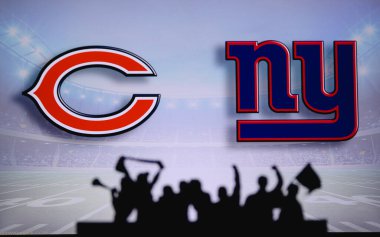 Chicago Bears, New York Giants 'a karşı. Taraftarlar NFL Game 'i destekliyor. Destekçilerin silueti, arka planda iki rakibi olan büyük ekran.