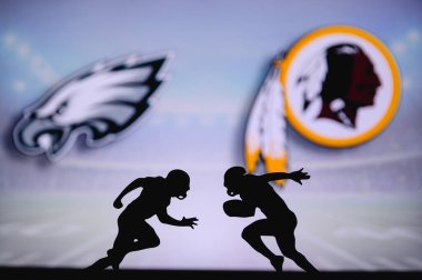 Philadelphia Eagles, Washington Redskins 'e karşı. NFL maç posteri. Sahada karşı karşıya gelen iki Amerikan futbolcu silueti. Arka planda kulüp logosu var. Rekabet konsepti fotoğrafı.