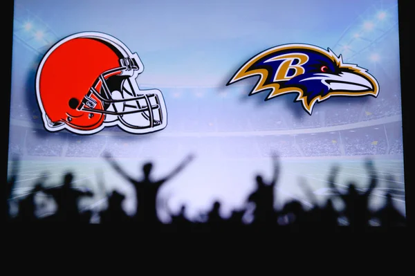 Cleveland Browns Kontra Baltimore Ravens Fani Wspierają Nfl Game Sylwetka — Zdjęcie stockowe