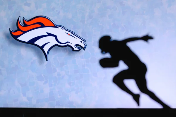 Denver Broncos Ban Egy Profi Amerikai Focista Sziluettje Logo Nfl — Stock Fotó