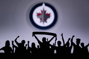 TORONTO, Kanada, 17. Winnipeg Jets taraftarları NHL hokey takımını kutluyor ve destekliyor..