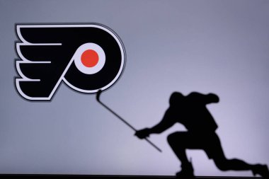 TORONTO, Kanada, 17. Philadelphia Flyers Logosu. Profesyonel NHL hokey oyuncusu golü kutluyor. Siluet fotoğrafı, boşluğu düzenle