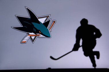 TORONTO, Kanada, 17. San Jose Köpekbalıkları Konsepti fotoğrafı. Profesyonel NHL hokey oyuncusunun silueti