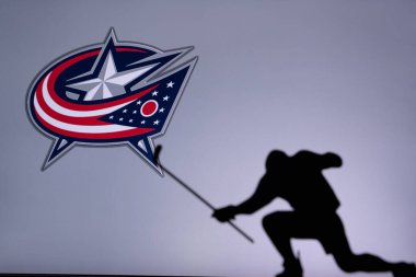 TORONTO, Kanada, 17. Columbus Blue Jackets Logosu. Profesyonel NHL hokey oyuncusu golü kutluyor. Siluet fotoğrafı, boşluğu düzenle