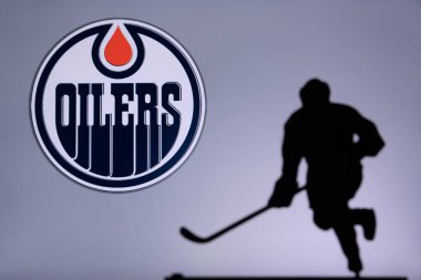 TORONTO, Kanada, 17. Edmonton Oilers konsept fotoğrafı. Profesyonel NHL hokey oyuncusunun silueti