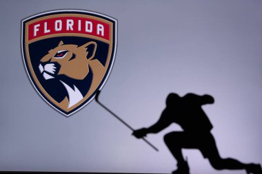 TORONTO, Kanada, 17. Florida Panterleri Logosu. Profesyonel NHL hokey oyuncusu golü kutluyor. Siluet fotoğrafı, boşluğu düzenle
