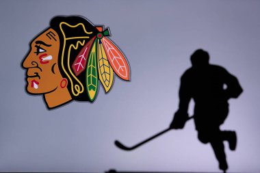 TORONTO, Kanada, 17. Chicago Blackhawks Konsepti fotoğrafı. Profesyonel NHL hokey oyuncusunun silueti