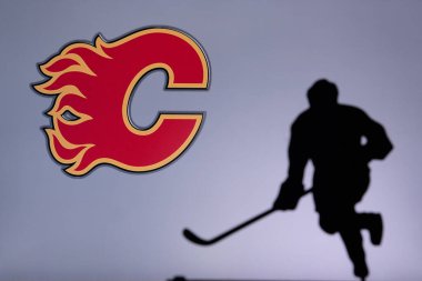 TORONTO, Kanada, 17. Calgary Flames konsept fotoğrafı. Profesyonel NHL hokey oyuncusunun silueti