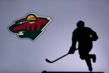 TORONTO, Kanada, 17. Minnesota Vahşi Kavram fotoğrafı. Profesyonel NHL hokey oyuncusunun silueti
