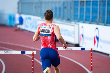 OSTRAVA, CZECH Cumhuriyet, EYLÜL. - Sekiz. 2020: Karsten Warholm, 400 metre engelli koşularda yarışan Norveçli atlet. Profesyonel atlet dünya rekoru kırmaya çalışırken