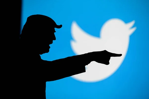 New York Usa September 2020 Donald Trump Gegen Twitter Silhouette — Stockfoto