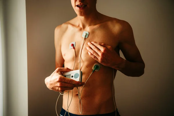 Heart Rate Monitor Young Man Ecg Recording Natural Illumination Cardiovascular — Stock Photo, Image