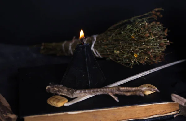 Natureza Morta Com Velas Acesas Fundo Círculo Pentagrama Ritual Magia — Fotografia de Stock