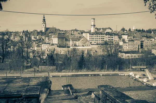 Panorama över Bystrzyca Klodzka, Visa av de gamla byggnaderna av staden. — Stockfoto