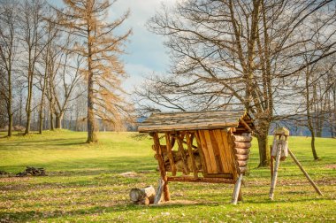 Hayvan mera, çayır parkta.