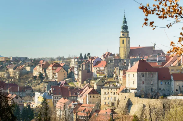 Pologne, Panorama de Bystrzyca Klodzka, journée ensoleillée . — Photo