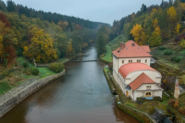 La vecchia diga di Les Kralove a Dvur Kralove nad Labem . — Foto Stock