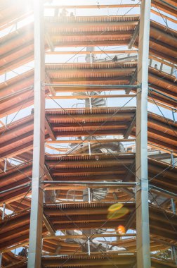 Stezka Korunami Stromu, ahşap yapılı yüksek gözetleme kulesi.