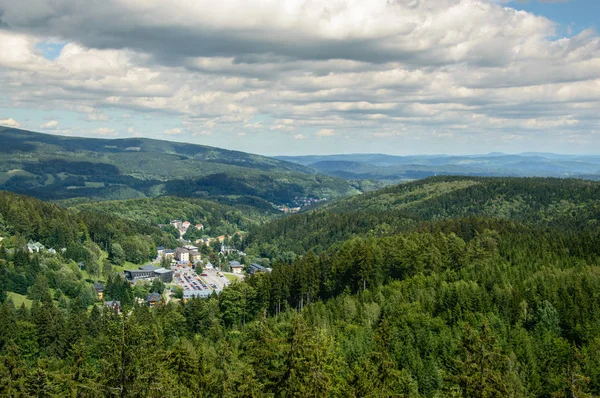 Stezka Korunami Stromu, dağlarda Janske Lazne panoraması.