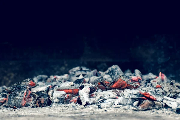 Chaleur Rouge Dans Feu Joie Morceaux Éparpillés Braises Dans Foyer — Photo