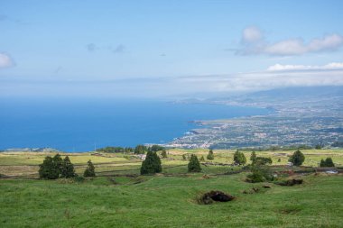 Azores takımadalarında yürüyün. Azores, Sao Miguel adasının keşfi. Portekiz