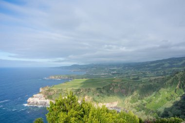 Azores takımadalarında yürüyün. Azores, Sao Miguel adasının keşfi. Portekiz