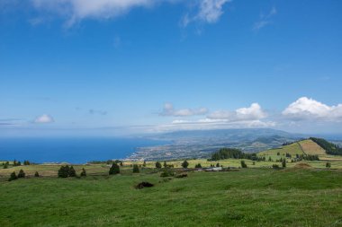 Azores takımadalarında yürüyün. Azores, Sao Miguel adasının keşfi. Portekiz