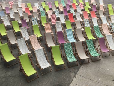 Koltuğunu seç ve Fransa 'da güvertede dinlen.