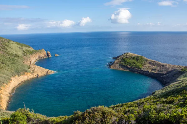 Azores takımadalarında yürüyün. Faial Adası 'nın keşfi, Azores. Portekiz, Horta